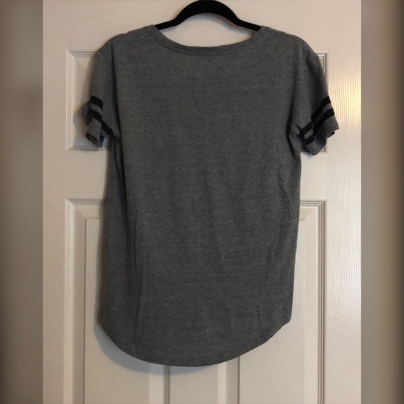 BatMan 🦇 Hi-Lo T-shirt with Retro Logo - Picture 2 of 6